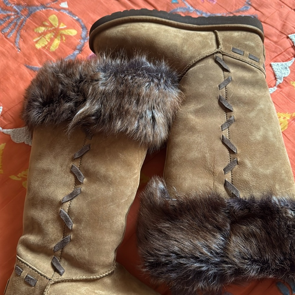 UGG Beautiful all weather woman’s boot